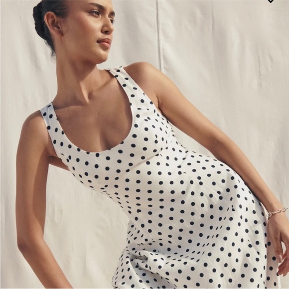 Linen Reformation Dress - Picture 2 of 4